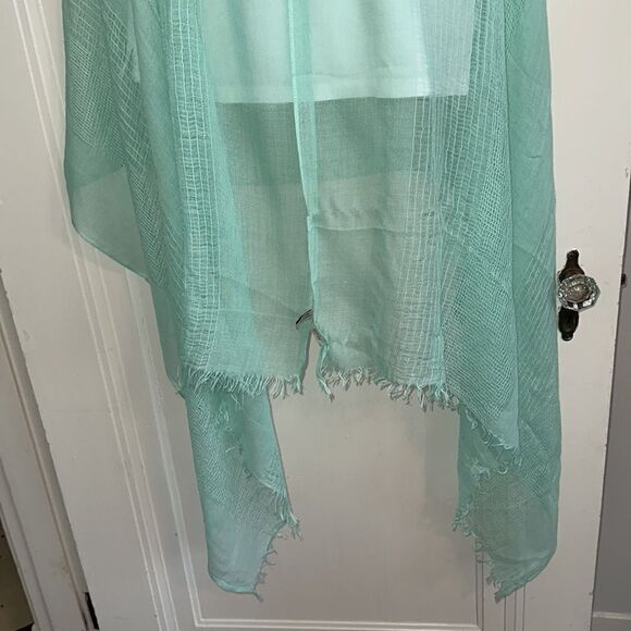Michael Stars mint green polyester/viscose loose weave shawl or wrap - Picture 3 of 9